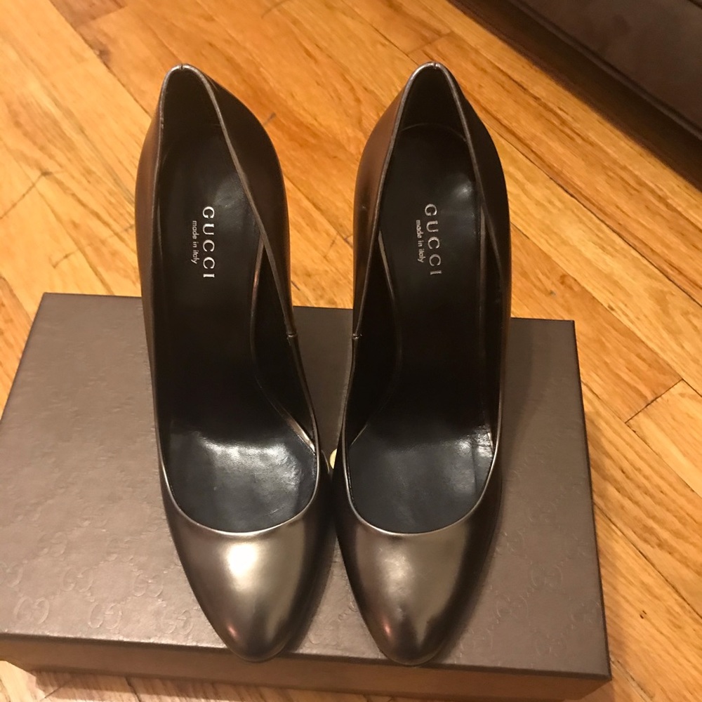 4 1/2 inch Pewter Gucci pumps
